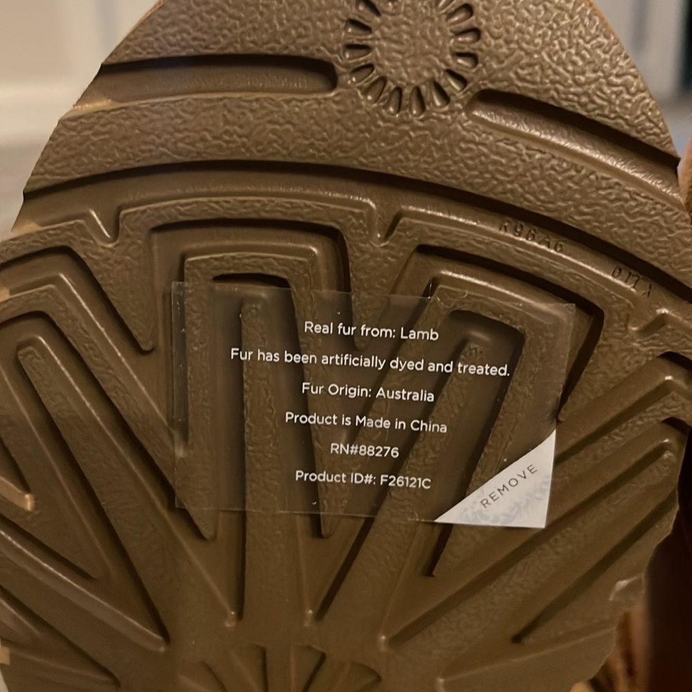 Authentic UGG Classic Short ll in Chestnut - Picture 6 of 9